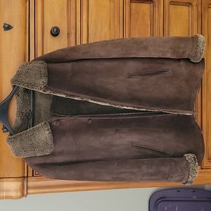 Mens coat 100% Spanish lamb shearling the brand is ViaVeneto.  Size is large